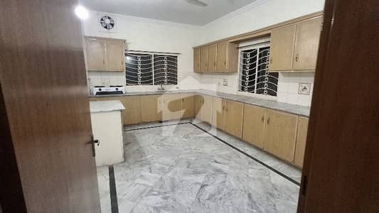 1 Kanal upper portion for rent