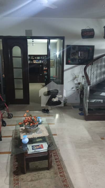 PRIME LOCATION CORNER OWNER BUILD USED HOUSE WITH BASEMENT DOUBLE GATE NEAR MOSQUE, DHA PH 1 ISLAMABAD