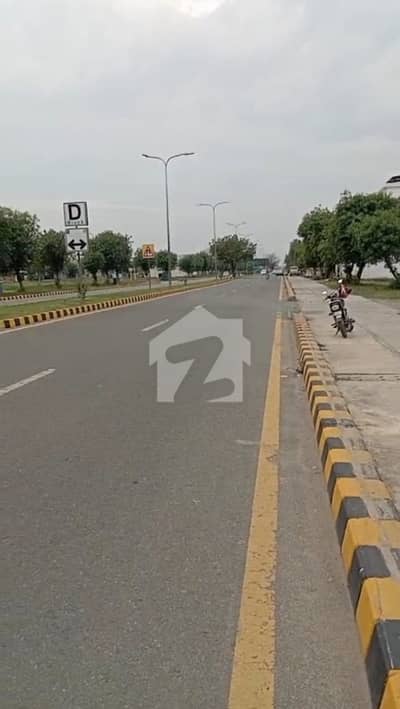 Prime Location Easy Access to 100ft Road