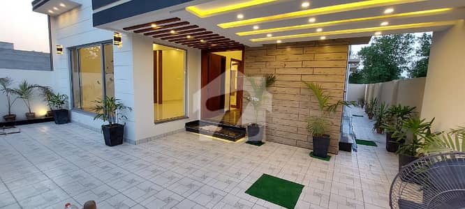10 Marla Ultra Modern Luxury Brand New Facing Park House For Rent Bahria Town Lahore 10 Marla Ultra Modern Luxury Brand New Facing Park House For Rent Bahria Town Lahore