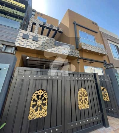 5 Marla Elegant House For Sale - Double Kitchen Near Park & Commercial