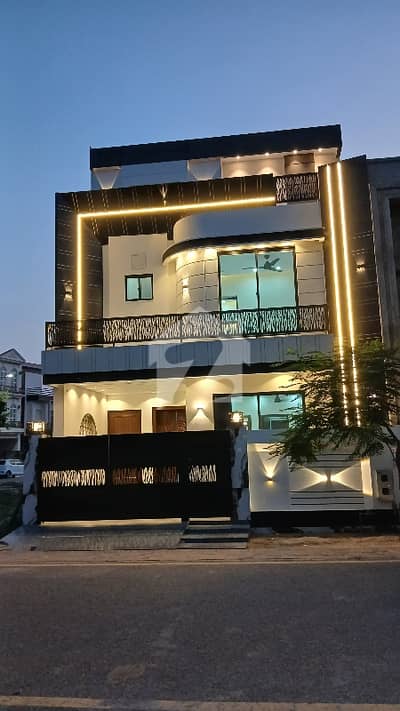 5 MARLA BRAND NEW HOUSE AVAILABLE FOR SALE IN DREAM GARDEN LAHORE ON GOOD LOCATION AND REASONABLE PRICE