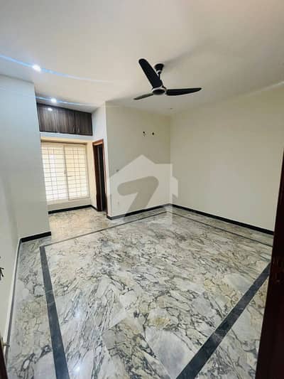 D-12 Islamabad 8Marla House For Rent 5bed with washroom D/D Tvl Kichen Servant Room No Gas Electric Available