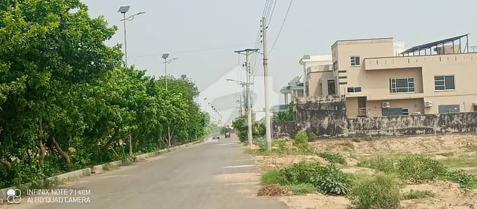 ایل ڈی اے ایوینیو ۔ بلاک ایف ایل ڈی اے ایوینیو,لاہور میں 10 مرلہ رہائشی پلاٹ 1.42 کروڑ میں برائے فروخت۔
