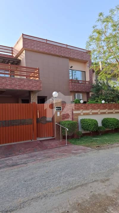1 Kanal Beautiful House Available In University Town Faisalabad