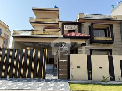 14 Marla Corner Luxury House For Sale