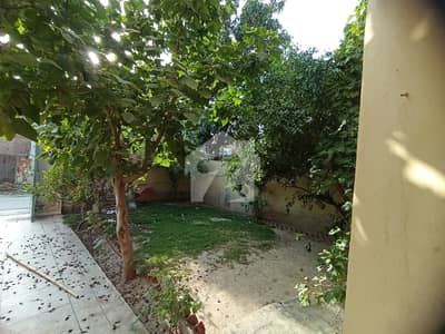 جوہر ٹاؤن فیز 1 جوہر ٹاؤن,لاہور میں 3 کمروں کا 1 کنال مکان 1.6 لاکھ میں کرایہ پر دستیاب ہے۔
