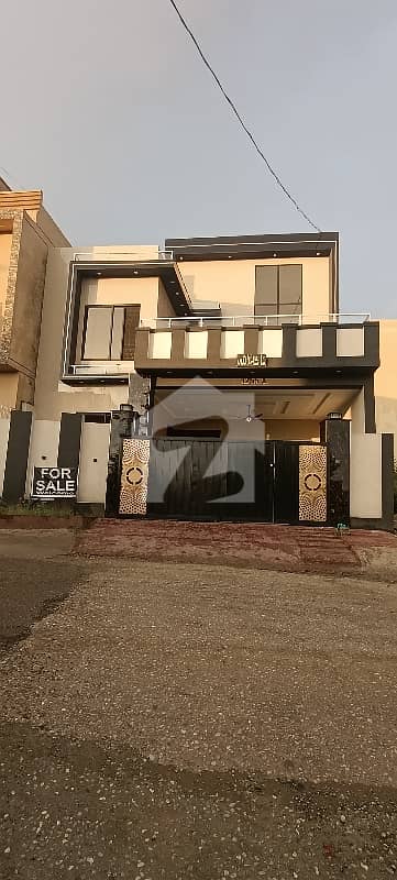 گلشن آباد راولپنڈی میں 6 کمروں کا 10 مرلہ مکان 3.4 کروڑ میں برائے فروخت۔