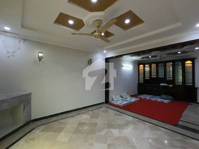 G-11 Top Location Corner 600 SQYRD House Available For Sale