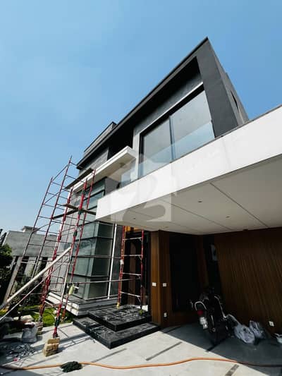 10 MARLA ELEGANT AND FULLY MAINTAINED SUPER HOT LOCATED BUNGALOW WITH SERVANT QUARTER ON 150 FT. ROAD IS AVAILABLE IN THE BEST BLOCK OF DHA LAHORE.