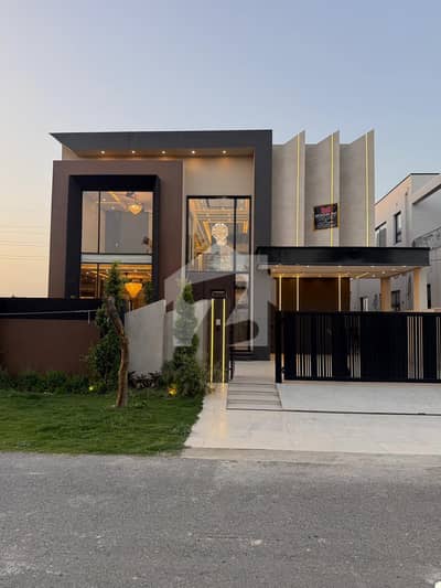 1 KANAL ELEGANT AND FULLY MAINTAINED SUPER HOT LOCATED BUNGALOW NEAR MAC'DONALD IS AVAILABLE IN THE BEST BLOCK OF DHA LAHORE