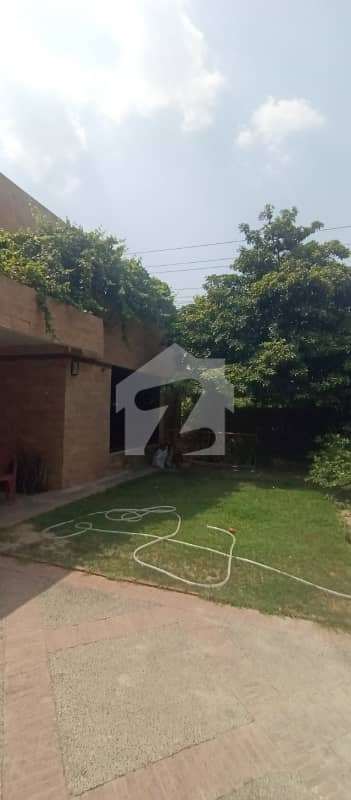 ڈی ایچ اے فیز 4 ڈیفنس (ڈی ایچ اے),لاہور میں 4 کمروں کا 1 کنال مکان 2.85 لاکھ میں کرایہ پر دستیاب ہے۔
