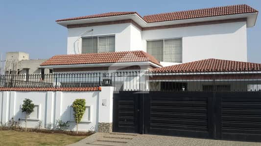 ONE KANAL SPANISH HOUSE WITH DECENT ELEVATION FOR SALE IN DHA PHASE 5