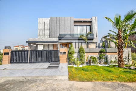 1 KANAL ELEGANT & SUPER HOT LOCATED BUNGALOW IS AVAILABLE IN THE BEST BLOCK OF DHA LAHORE.