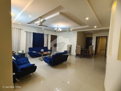 E11/4 kanal semi furnish uper floor for rent  top location house