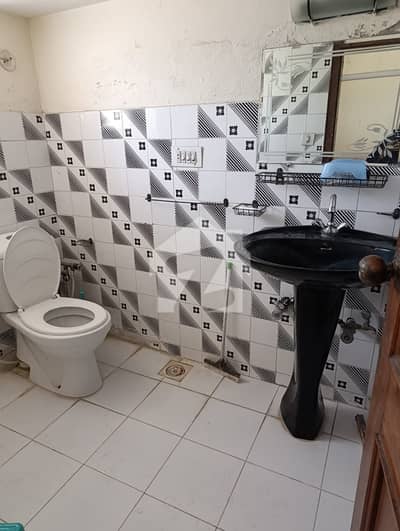 uper portion For rent 2 Bed 3 Bath TV lounge kitchen rent negotiable