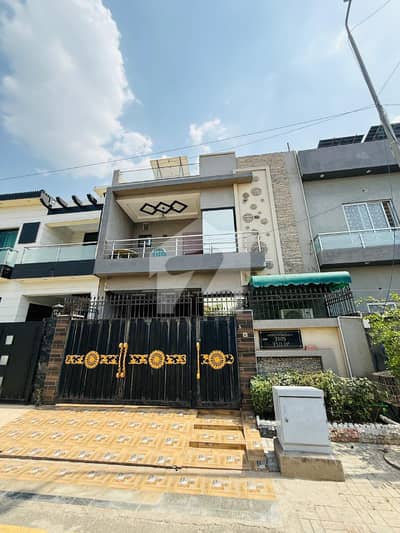 05 Marla Beautiful House For Sale In Park View City Lahore