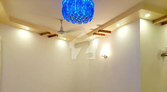 Gulshan Iqbal Block 16 Near Buitul Mukkram 3 Bed Rooms DD Kitchen Reasonable Rent
