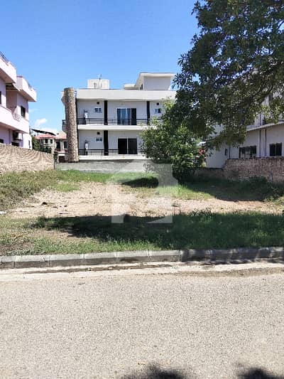 GOOD LOCATION ONE KANAL PLOT AVAIL FOR SALE DHA PHASE 1 ISLD