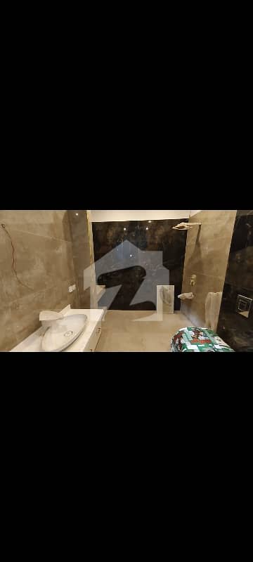 1000 yard banglow phase 6 Rent