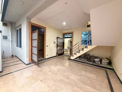 سوان گارڈن اسلام آباد میں 5 کمروں کا 6 مرلہ مکان 2.55 کروڑ میں برائے فروخت۔