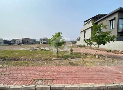 Exclusive 1 Kanal Plot In Park Enclave Ready To Build, Possession Available