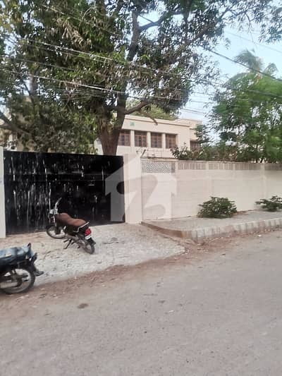700 Sq Yard House For Rent With 15 Class Rooms In Block 8, Gulshan-E-Iqbal, Karachi Ideal For School Office Or Any Commercial Use Near To University Road Behind Baitul Mukaram Masjid