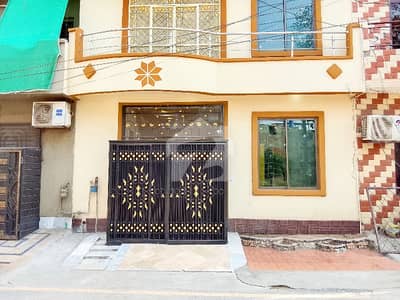 سبزہ زار سکیم لاہور میں 4 کمروں کا 5 مرلہ مکان 2.6 کروڑ میں برائے فروخت۔