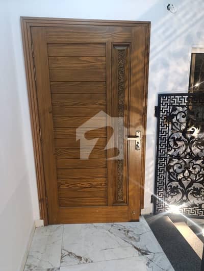 شیخوپورہ مُرِيدكے روڈ شیخوپورہ میں 4 کمروں کا 5 مرلہ مکان 2.6 کروڑ میں برائے فروخت۔