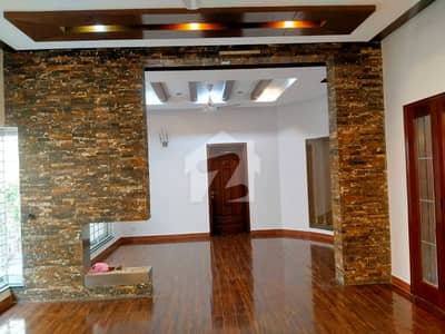 Prime Location 1-Kanal Family Residence for Rent in DHA Phase 3 Lahore AC Installed, Servant Quarter & Exceptional Living Spaces