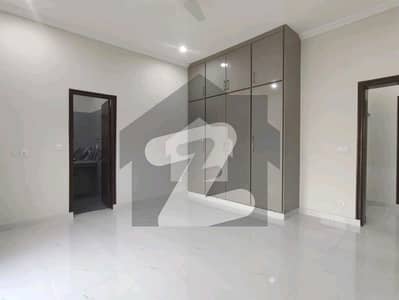 1000 Square Feet Upper Portion
