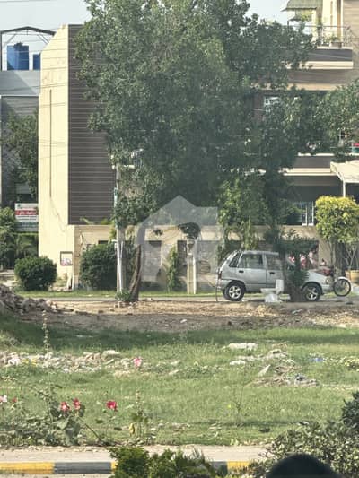 کینال گارڈن - بلاک ایچ کینال گارڈن,لاہور میں 10 مرلہ رہائشی پلاٹ 1.58 کروڑ میں برائے فروخت۔