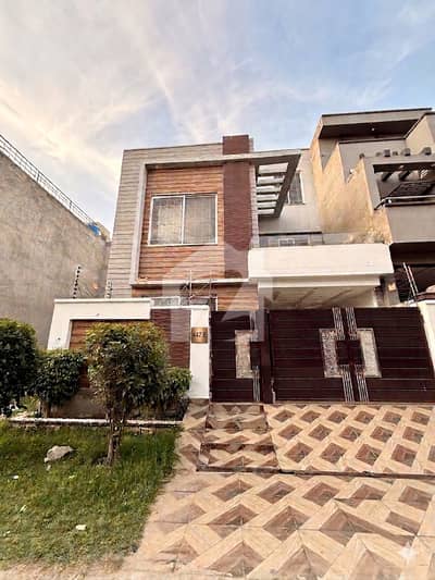 5 MARLA BRAND NEW CONDITION OWNER BUILT HOUSE AVAILABLE FOR SALE IN CANAL GARDEN