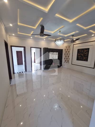 10 Marla Beautiful House For Sale Good Location