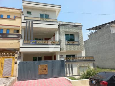 جناح گارڈنز فیز 1 جناح گارڈنز,ایف ای سی ایچ ایس,اسلام آباد میں 4 کمروں کا 8 مرلہ مکان 3.25 کروڑ میں برائے فروخت۔