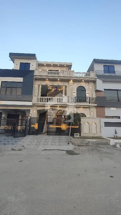 MPCHS FMC 5 Marla Fresh Brand New House For Sale Facing 100 Kanal Park With 80 Feet Road