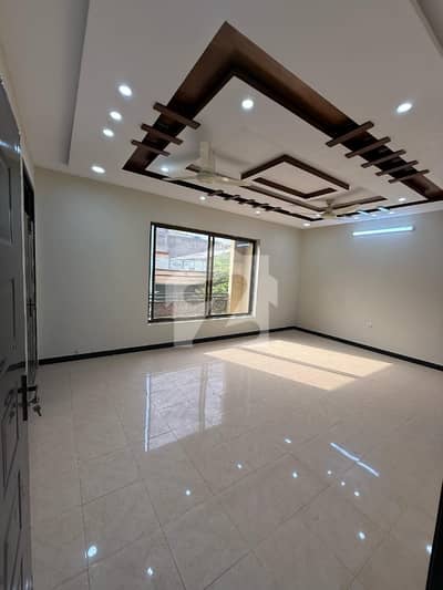Beautiful Full House for Rent Main Boulevard, Chaklala Scheme 3
