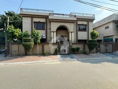 علامہ اقبال ٹاؤن ۔ عمر بلاک علامہ اقبال ٹاؤن,لاہور میں 5 کمروں کا 10 مرلہ مکان 4.4 کروڑ میں برائے فروخت۔