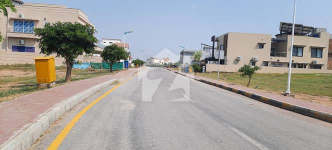 20 MARLA BEST LOCATION PLOT LEVEL LAND FOR SALE