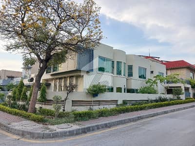 بحریہ ٹاؤن فیز 3 بحریہ ٹاؤن راولپنڈی,راولپنڈی میں 6 کمروں کا 1 کنال مکان 10.25 کروڑ میں برائے فروخت۔ بحریہ ٹاؤن فیز 3 بحریہ ٹاؤن راولپنڈی,راولپنڈی میں 6 کمروں کا 1 کنال مکان 10.25 کروڑ میں برائے فروخت۔