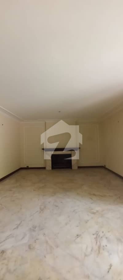 Luxury Prime Location 10 Marla Lower Portion For Rent In Cantt Lahore Drowning Dining And Tv Lounge Car Parking