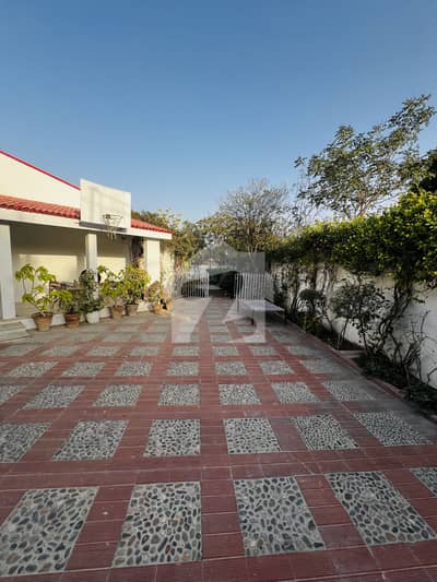 Defence Phase 5 Heart Of Dha 1000 Yards 5 Bedrooms Luxurious Drawing Dining Lounge