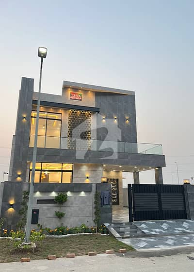 ڈی ایچ اے فیز 4 ۔ بلاک کے کے ڈی ایچ اے فیز 4,ڈیفنس (ڈی ایچ اے),لاہور میں 5 کمروں کا 10 مرلہ مکان 6.75 کروڑ میں برائے فروخت۔