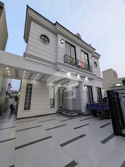 Charming 5-Bedroom 10 Marla House in Tariq Garden with Modern Comfort with Stylish Finishes
