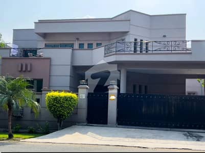 1 KANAL 4 BEDROOMS BIG HOUSE AVAILABLE FOR SALE 1 KANAL 4 BEDROOMS BIG HOUSE AVAILABLE FOR SALE