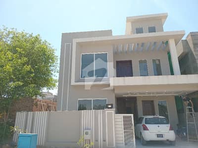 10 Marla Beautiful House Available for sale in DHA Islamabad