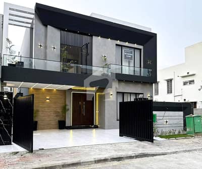 10 MARLA BRAND NEW BEAUTIFUL HOUSE AVAILABLE FOR RENT