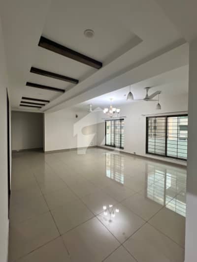 ASKARI 10 NEW EXECUTIVE APARTMENT 3 BEDROOMS WITH DRAWING DINNING, TV LOUNGE, KITCHEN, STORE, SERVANT QUARTER ETC AVAILABLE FOR RENT ONLY @ Rs. 125,000/-