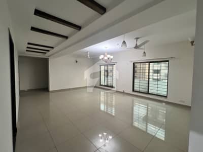 ASKARI 10 NEW EXECUTIVE APARTMENT 3 BEDROOMS WITH DRAWING DINNING, TV LOUNGE, KITCHEN, STORE, SERVANT QUARTER ETC AVAILABLE FOR RENT ONLY @ Rs. 125,000/-