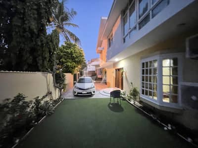 1000 Square Yard Bungalow Available For Sale In Clifton Block 4